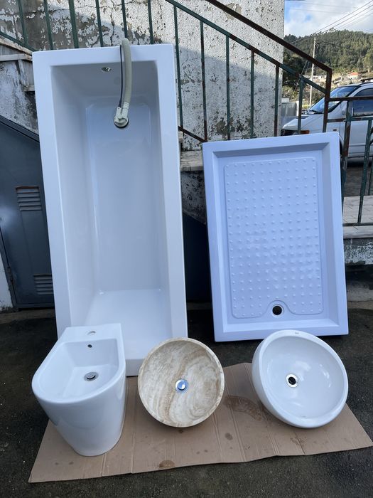 2 banheiras 2 bidés + 1 lavatório