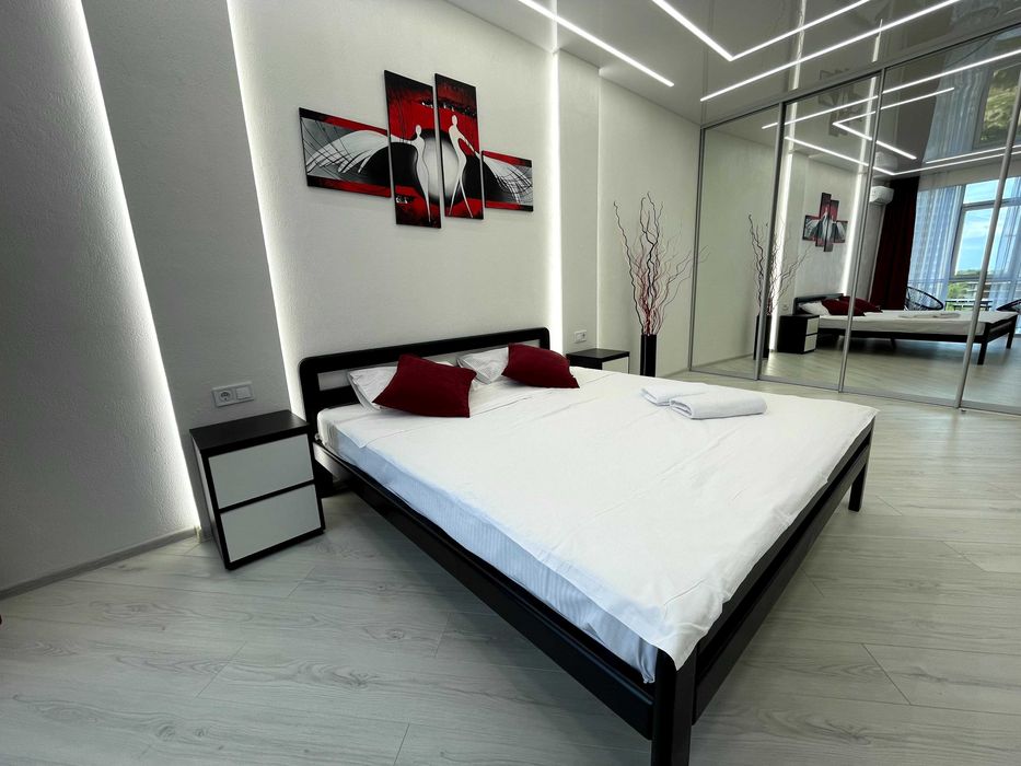 Посуточно квартира в Аркадии, Одесса. King-size кровать. Паркинг