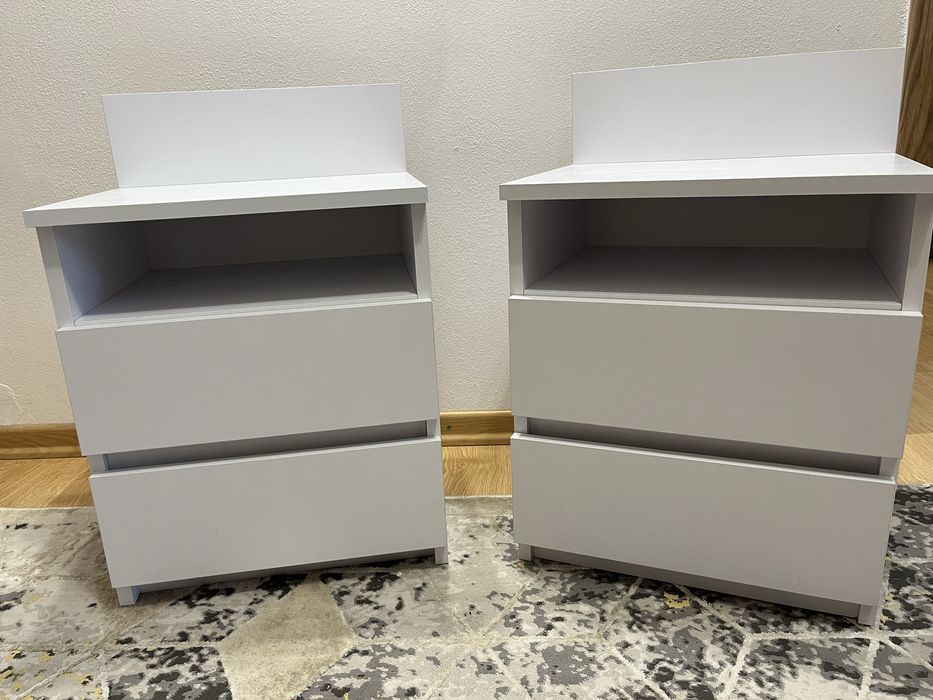 Szafki nocne z lampkami