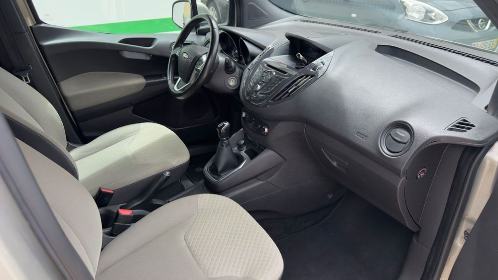 Ford Tourneo Courier 1.5 TDCi Titanium