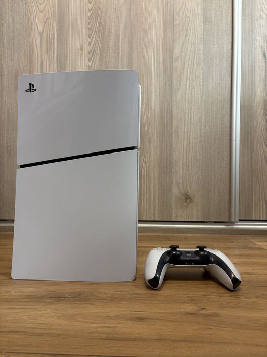 Konsola SONY PlayStation 5 Slim Digital razem z padem w bardzo dobrym stanie