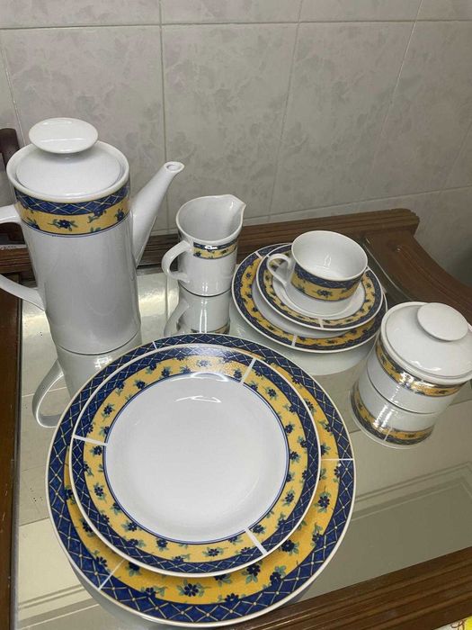 Serviço de loiças completo em porcelana  semi novas melhor preço