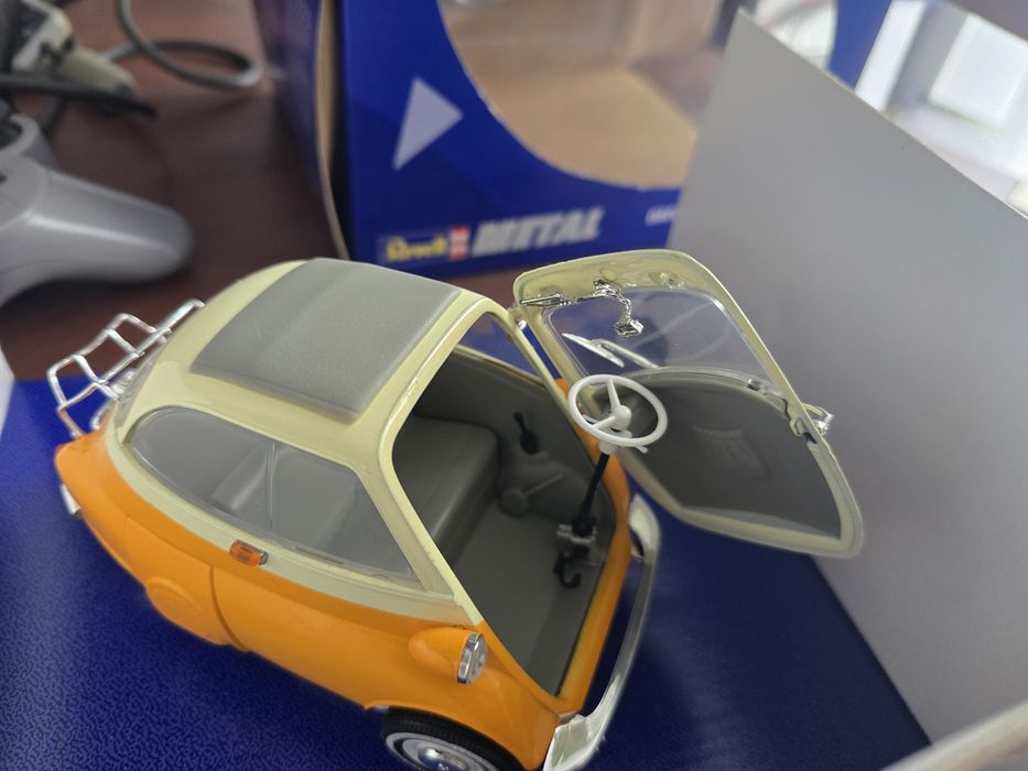 Revell BMW Isetta 250 Skala 1:18