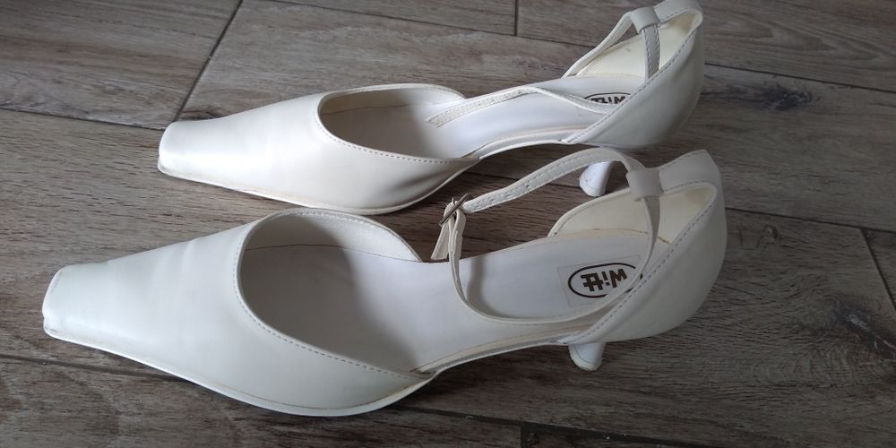 Buty ślubne na obcasie