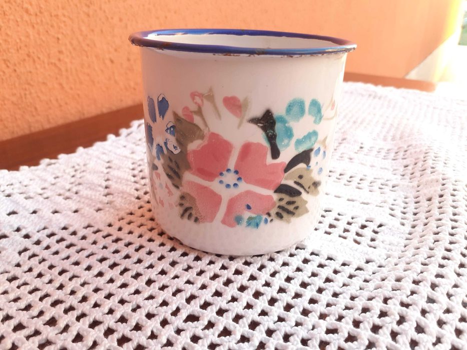 Chávena em esmalte64297811546883120
