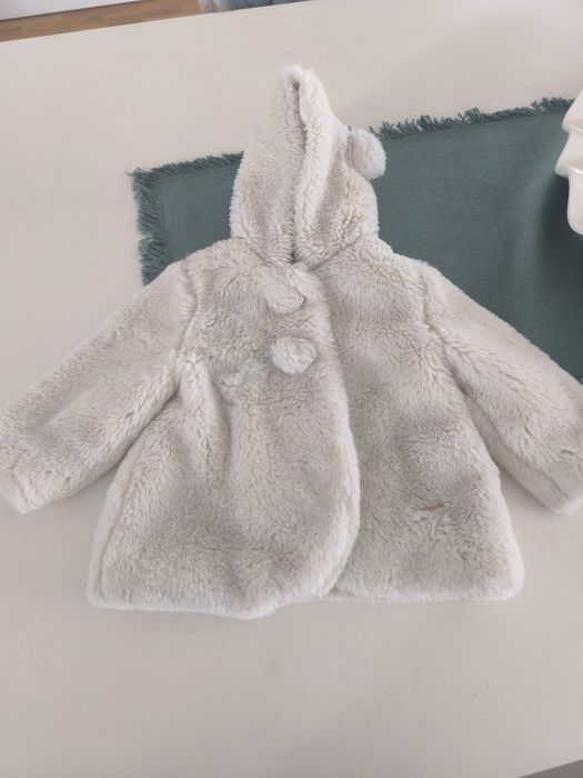 Casaco de pêlo branco menina bebé