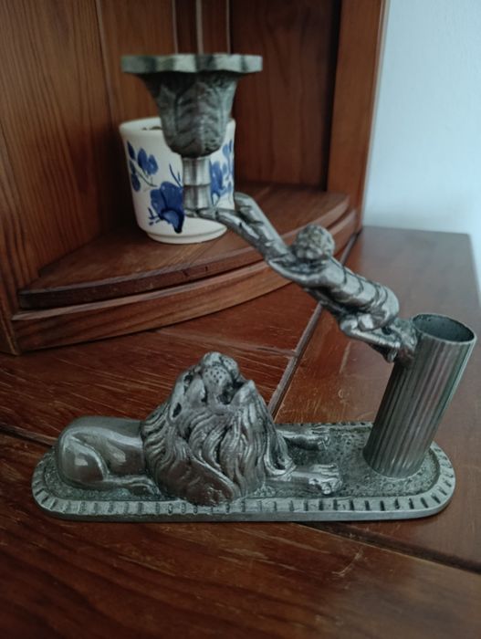 Porta canetas e castiçal