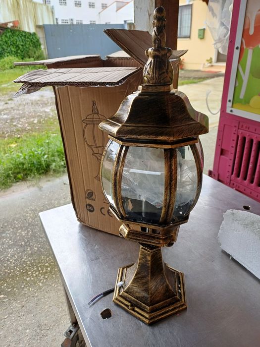 Candeeiros em metal e vidro