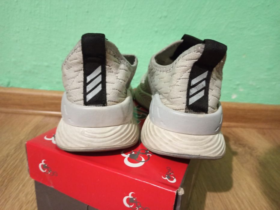 Продажа кросівок Adidas