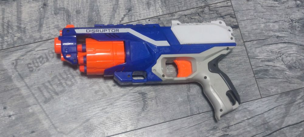Pięć sztuk Nerf - pistolety,karabin,strzelba, łuk + strzałki
