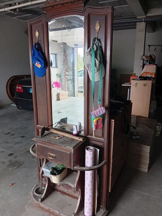 Móvel de old de entrada com espelho