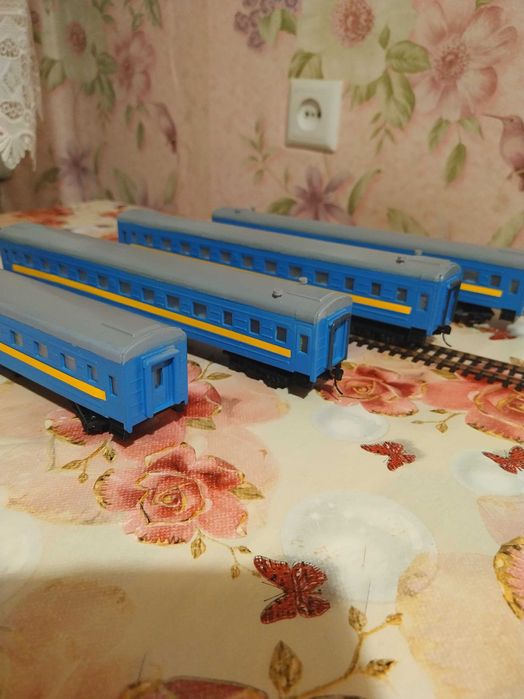 моделі вагонів пасажирських і товарних маштаб 1.87 РЗД УЗ