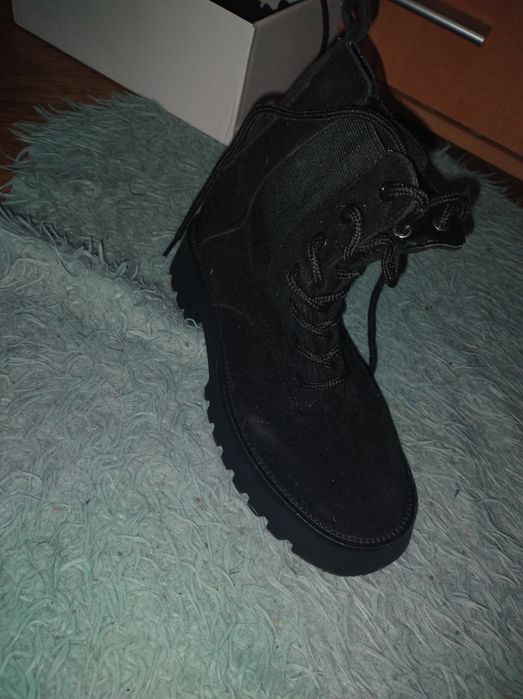 Sprzedam trapery  czarne ciepłe