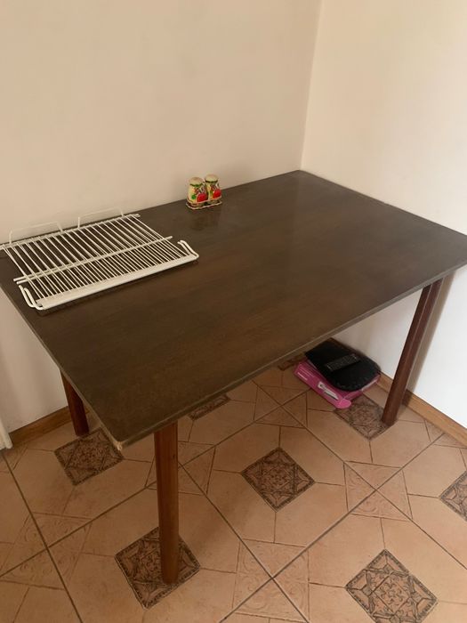 Продам стіл 120 на 80 від землі 72 см коричневий