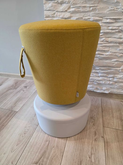 Pufa ergonomiczna Profim Mickey Hoker balansujący praca na stojąco