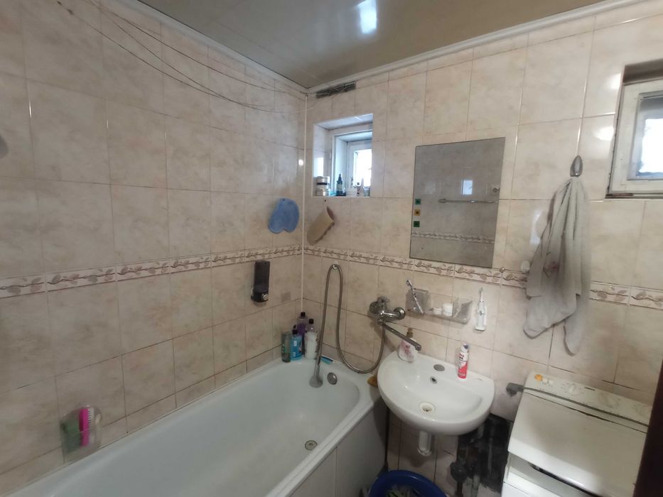 Продаеться 2-х поверховий напівособняк по вул.Карпатської України