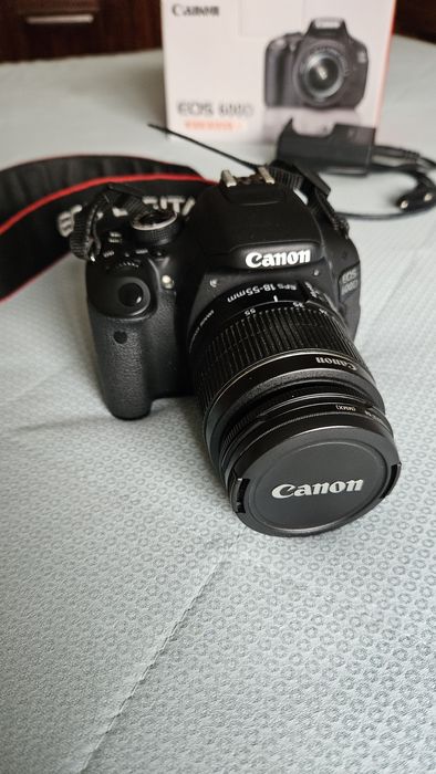 Canon 600D com caixa e acessórios