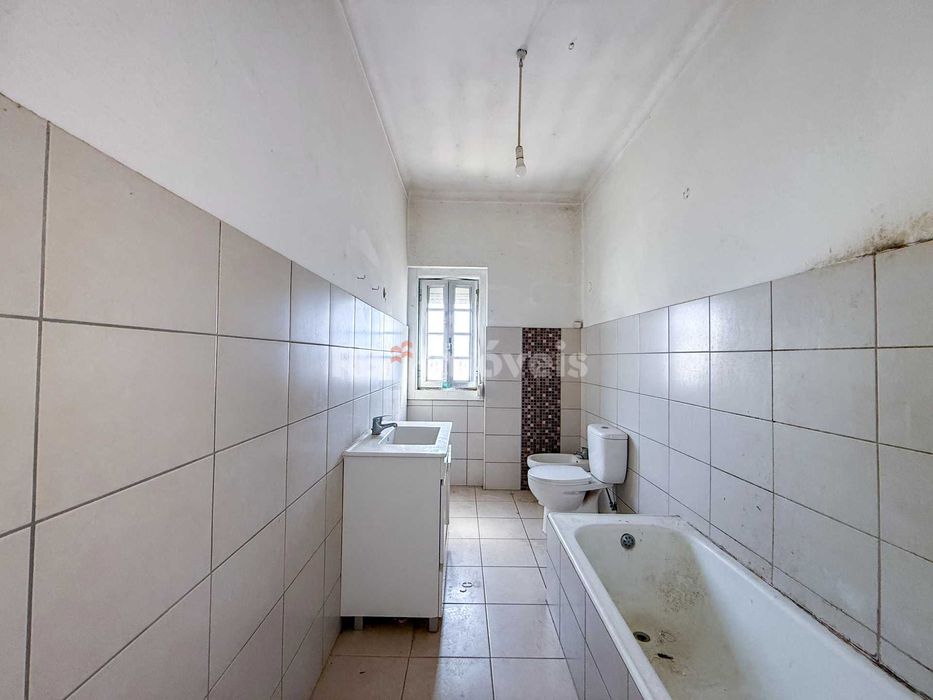 Prédio com 2 apartamentos T3, Torres Novas