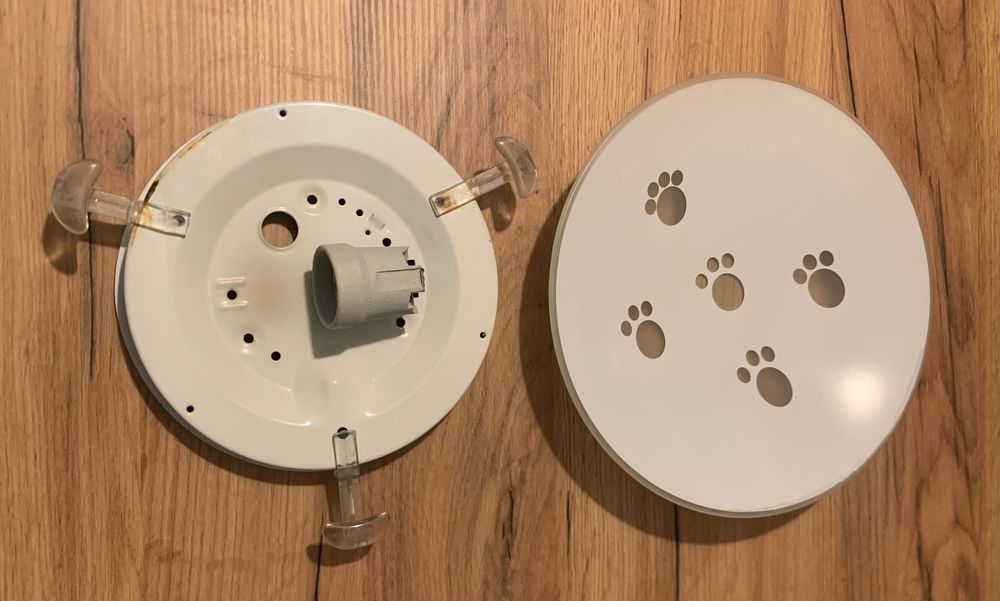 Candeeiro teto com motivos decorativos