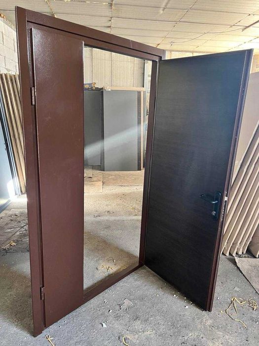 Металеві тамбурні двері