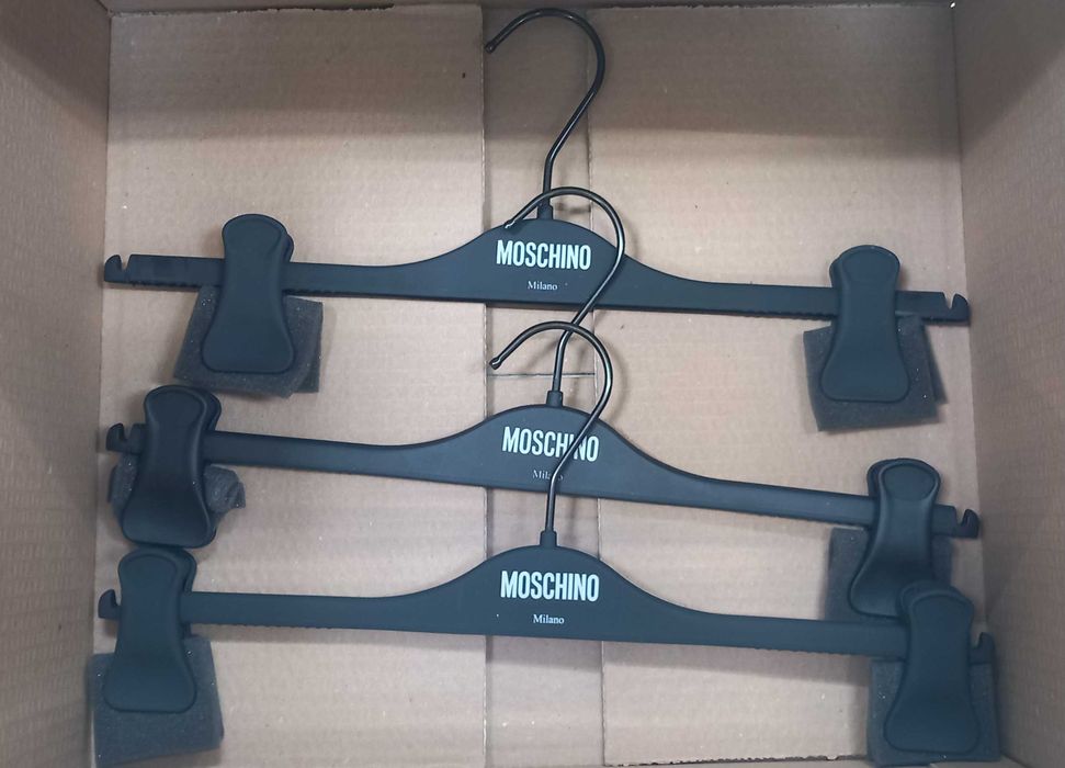 Wieszaki moschino