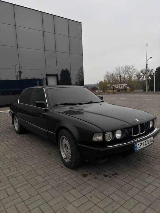 Продам БМВ е32 легенда