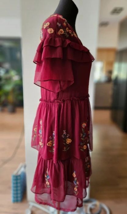 Bordowa sukienka boho Zara haftowana