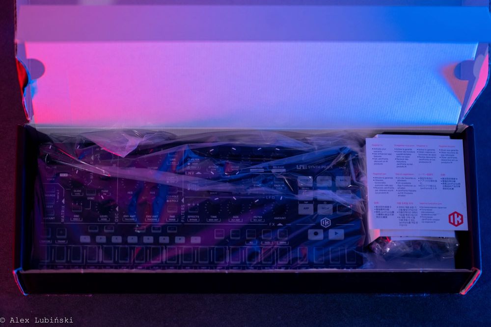 IK Multimedia Uno Synth Pro X + pakiet oprogramowania wart kilka tys.