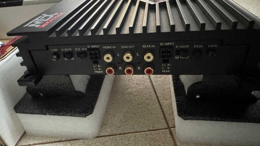 Amplificador MTX RT4240 para carro