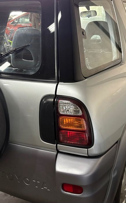 Farolim Toyota Rav4