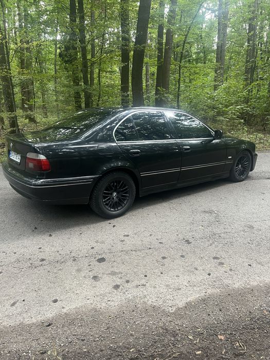 BMW E39 black sedan