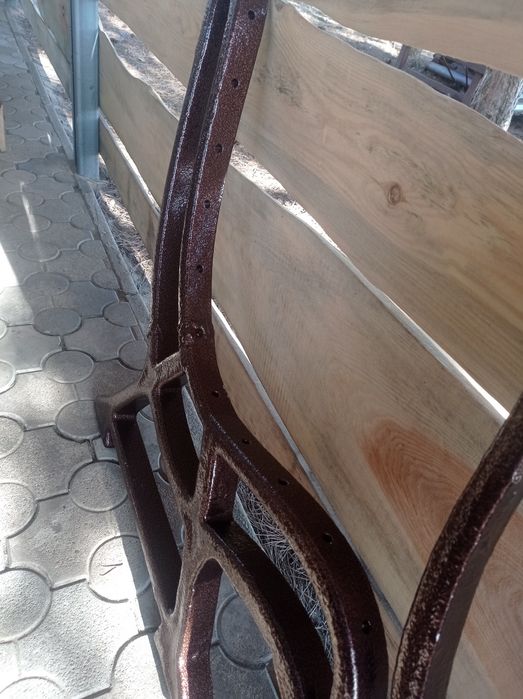 Żeliwne nogi do ławki z PRL