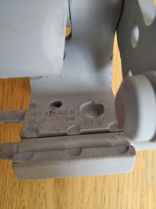 Петля Фольксваген т5 т6 т6.1 vw t5 t5GP t6 multivan дверна петля