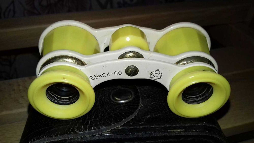 Бинокль театральный