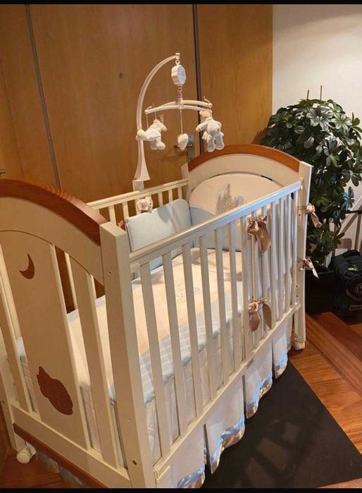 Cama berço bebê com roupa incluída