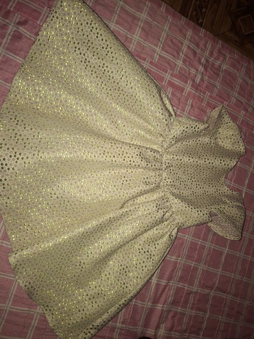 Продам дитячі сукні різних розмірів.