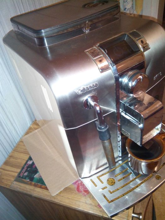 б\у фирменная  кофемашина  Saeco Sintia \made in Itali 1450w