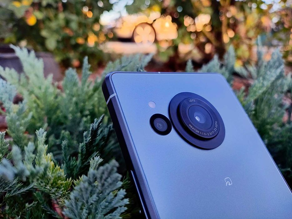 Компактный флагман Sharp R8 (2sim,6,4"FHD+240Гц,256гб,IP68,STD810,NFC)