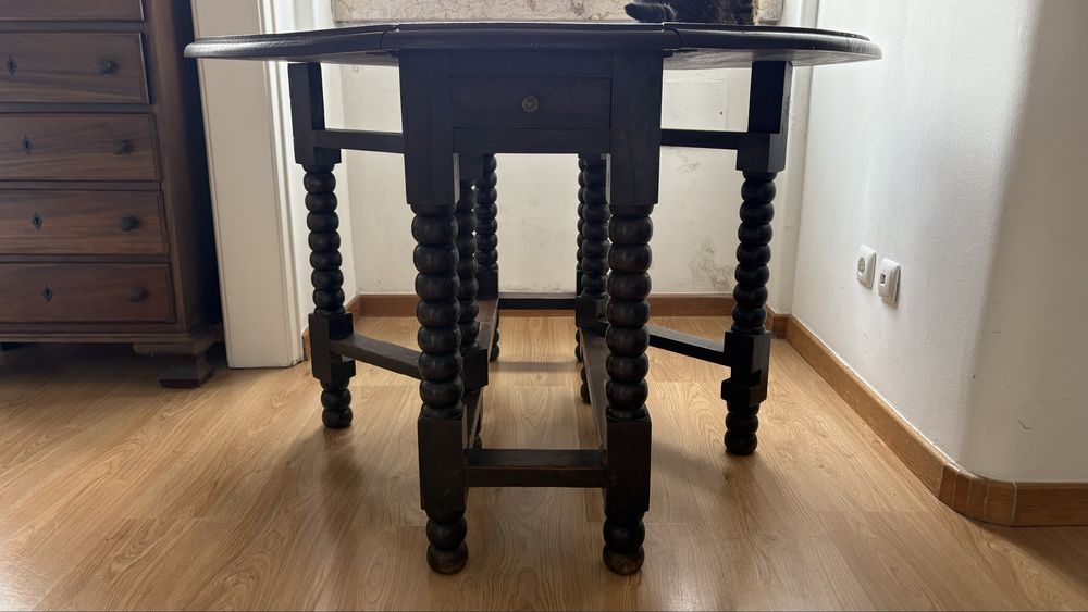 Mesa antiga estilo holandês