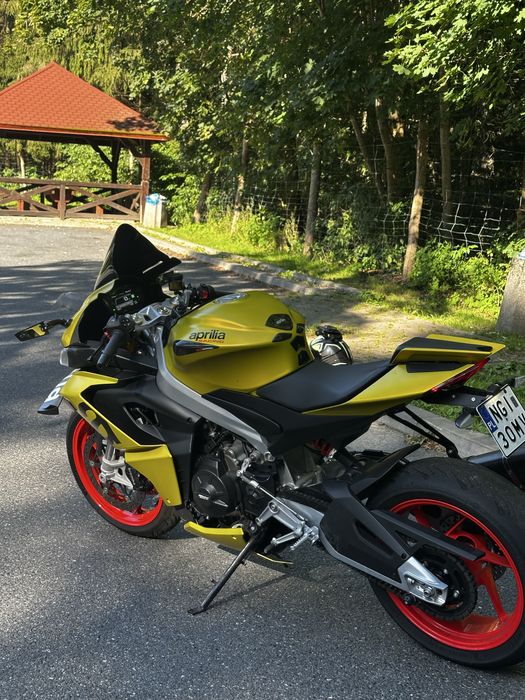 Aprilia rs 660 akrapovic acid gold