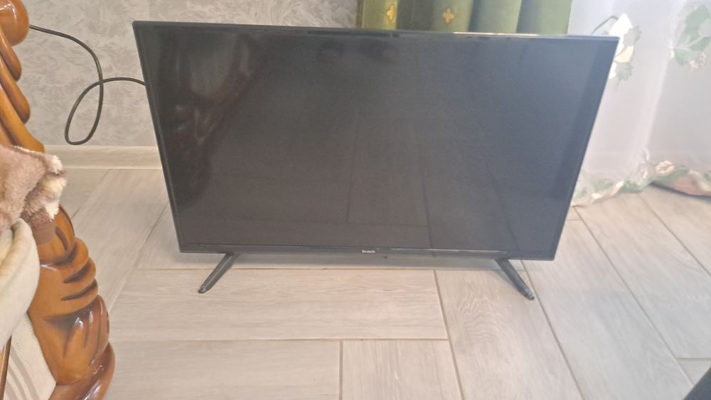 Телевізор Bravis 32 дюйма led-32e2000+T2