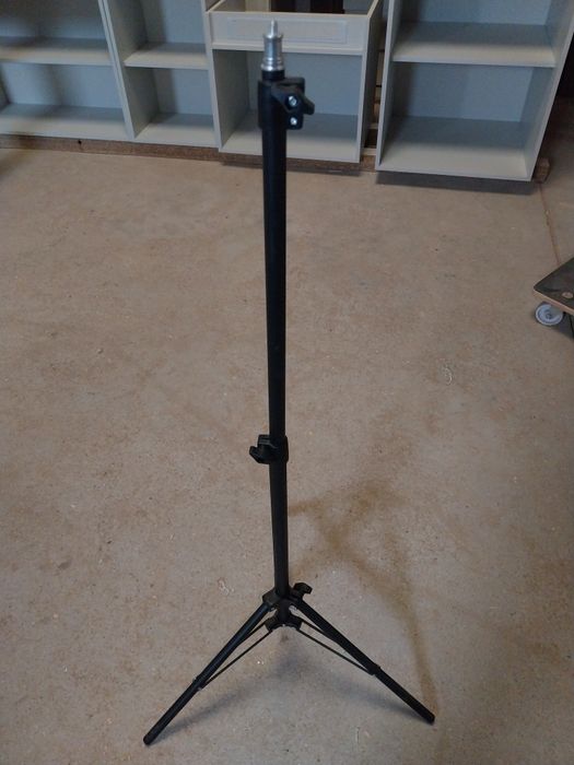 Tripé pouco uso, envio rápido