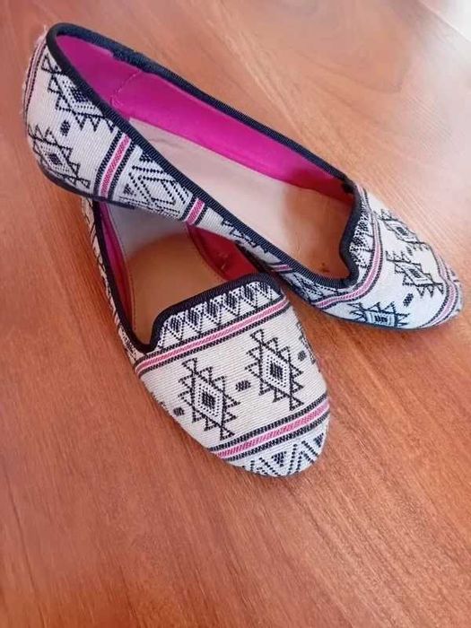 Baleriny lordsy Pull&Bear 38 etno azteckie wzory fuksja loafersy