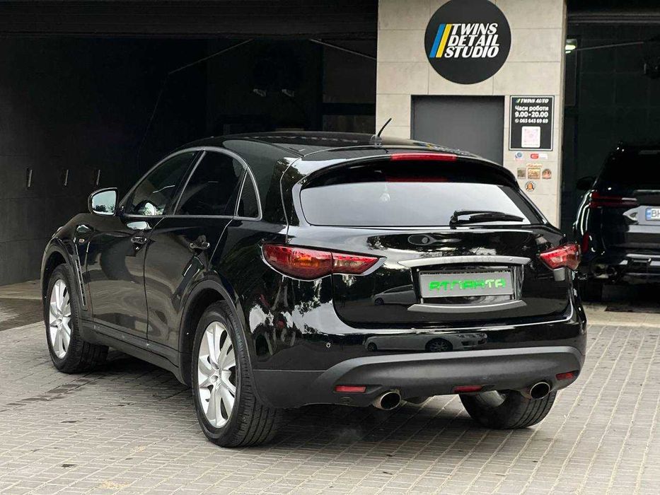 Infiniti QX70 2013