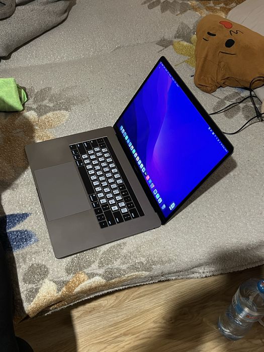 MacBook Pro 15 TouchBar Touch ID