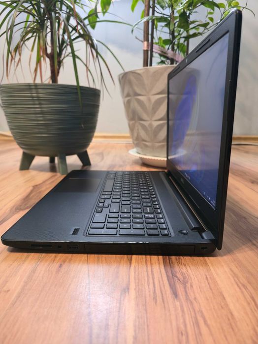 Laptop DELL Windows 11/ Intel i3 / RAM DDR4/ Dysk SSD 256GB / Pakiet OFFICE. Dobry stan.
