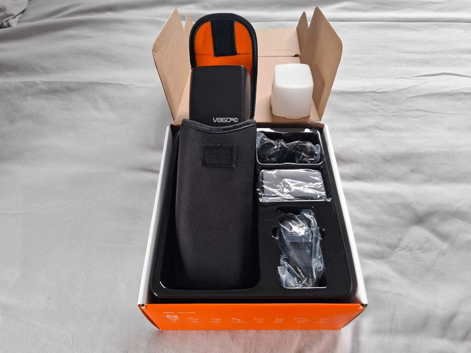 Vendo Flash Godox Speedlite V860III-C Canon - com Garantia