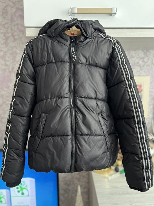 Куртка на дівчинку