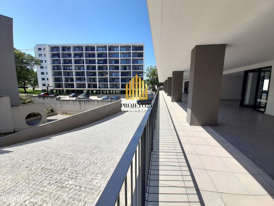 T1 Novo C/2 Varandas e Garagem em Condomínio Reservado junto ao S João