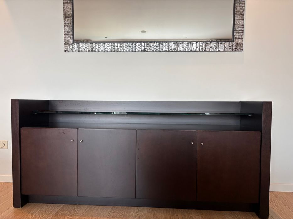 Móveis da sala de estar e da entrada do mesmo design